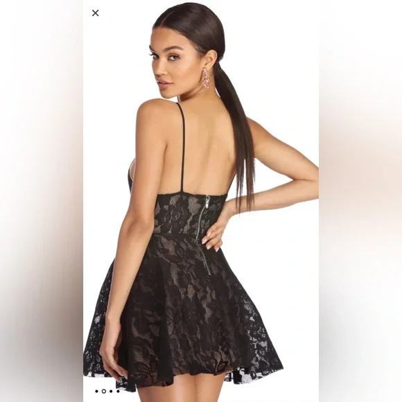 Elegant Black Lace Dress - Picture 2 of 16